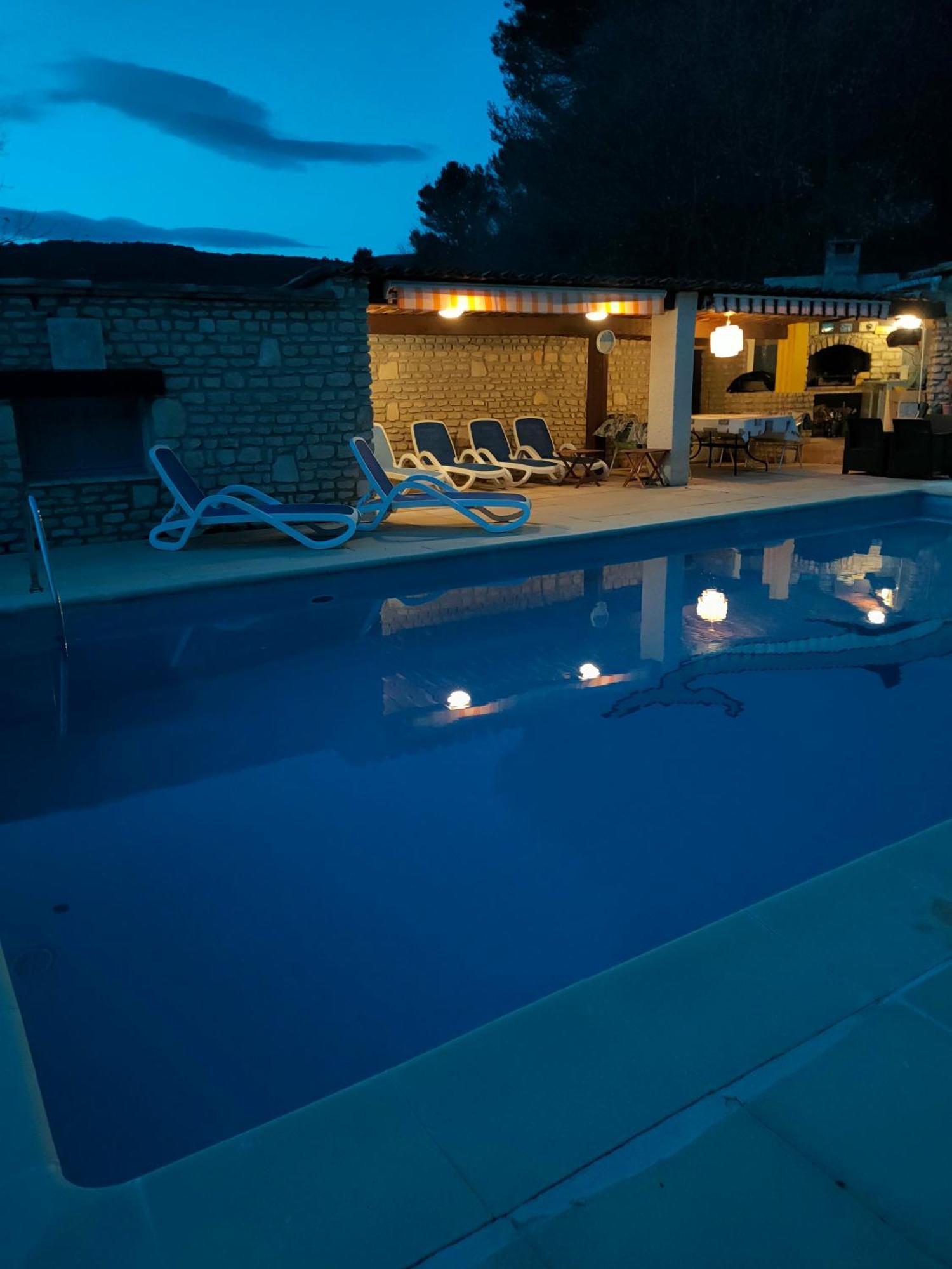 Les Vallons Holiday Home Lioux Eksteriør billede