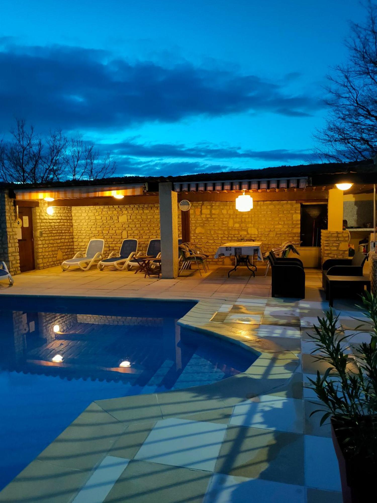 Les Vallons Holiday Home Lioux Eksteriør billede